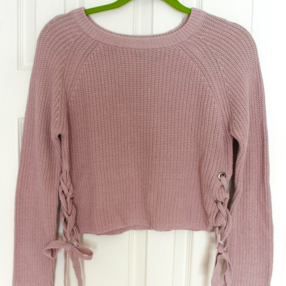 Cropped pink sweater